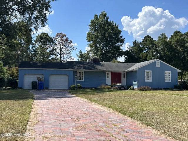 1303 Dogwood Lane, Laurinburg