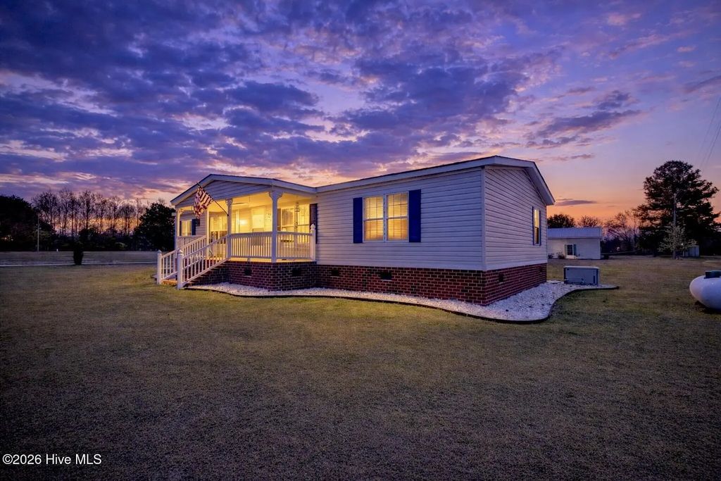 1961 Becton Farm Road, Kinston