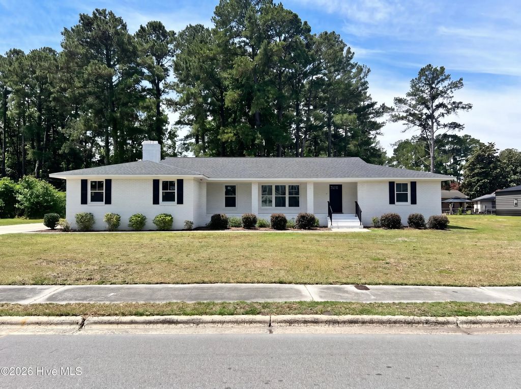 513 Greenfield Boulevard, Greenville