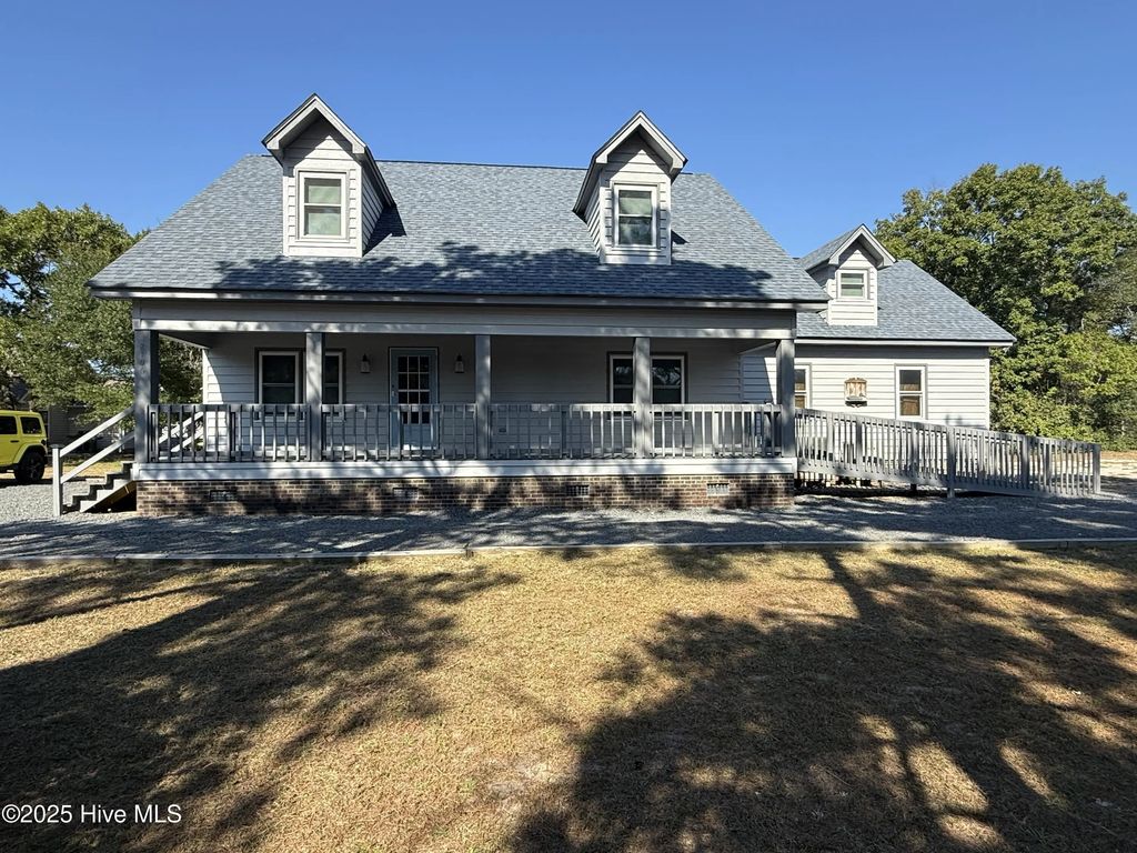 2106 E Oak Island Drive, Oak Island