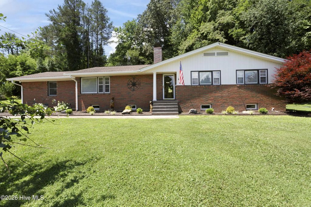 1654 Myers Chapel Road, Hayesville