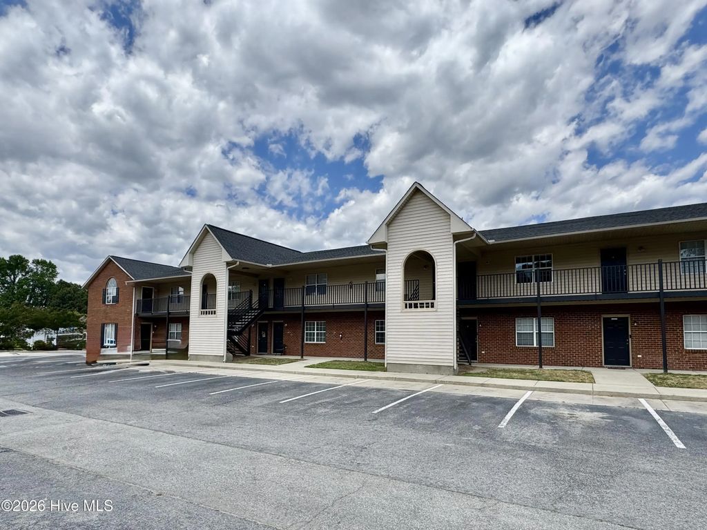 1399 Westpointe Drive 10, Greenville