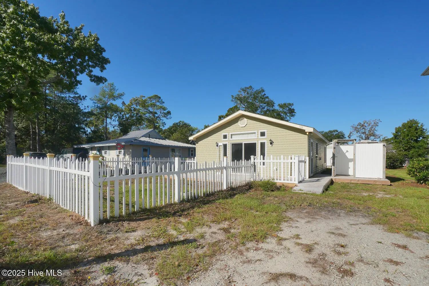 127 Nw 10th Street, Oak Island