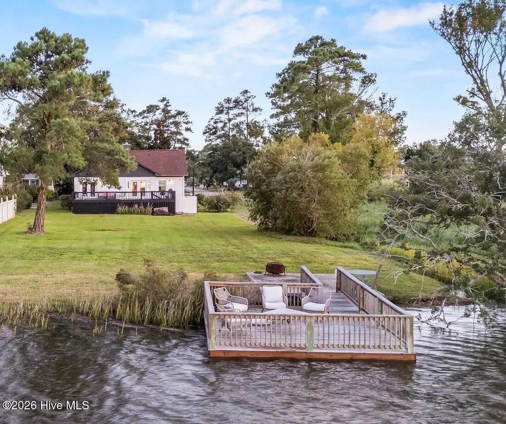 5802 E Yacht Drive, Oak Island