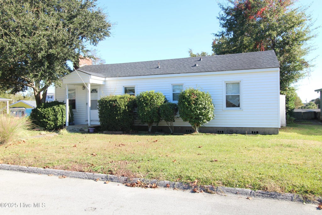 301 S Chestnut Street, Swansboro