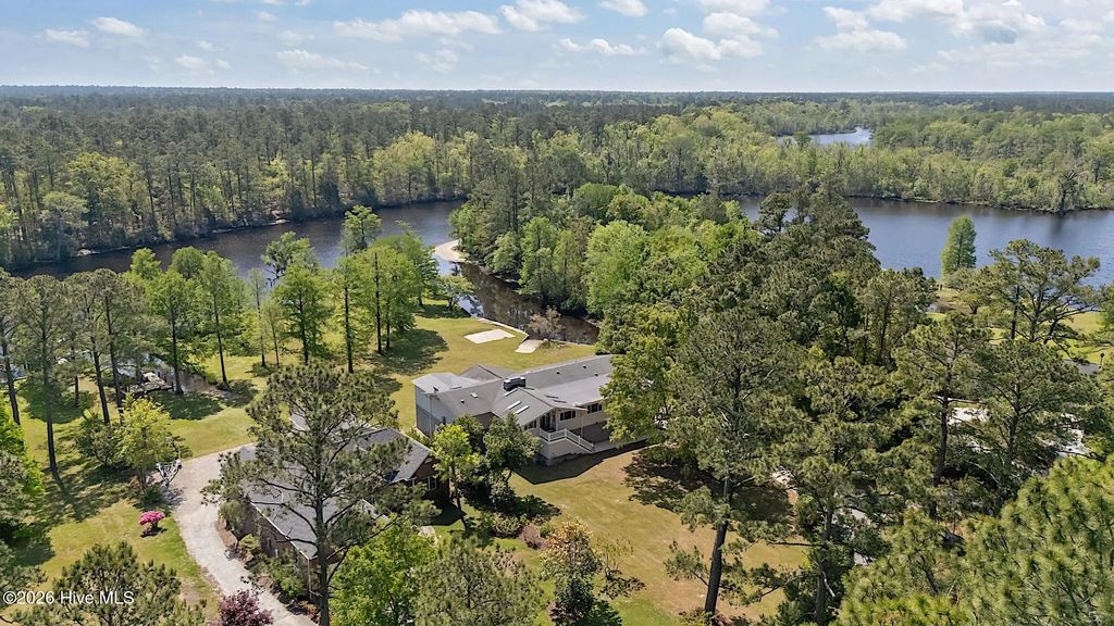 244 Shoreline Drive, River Bend