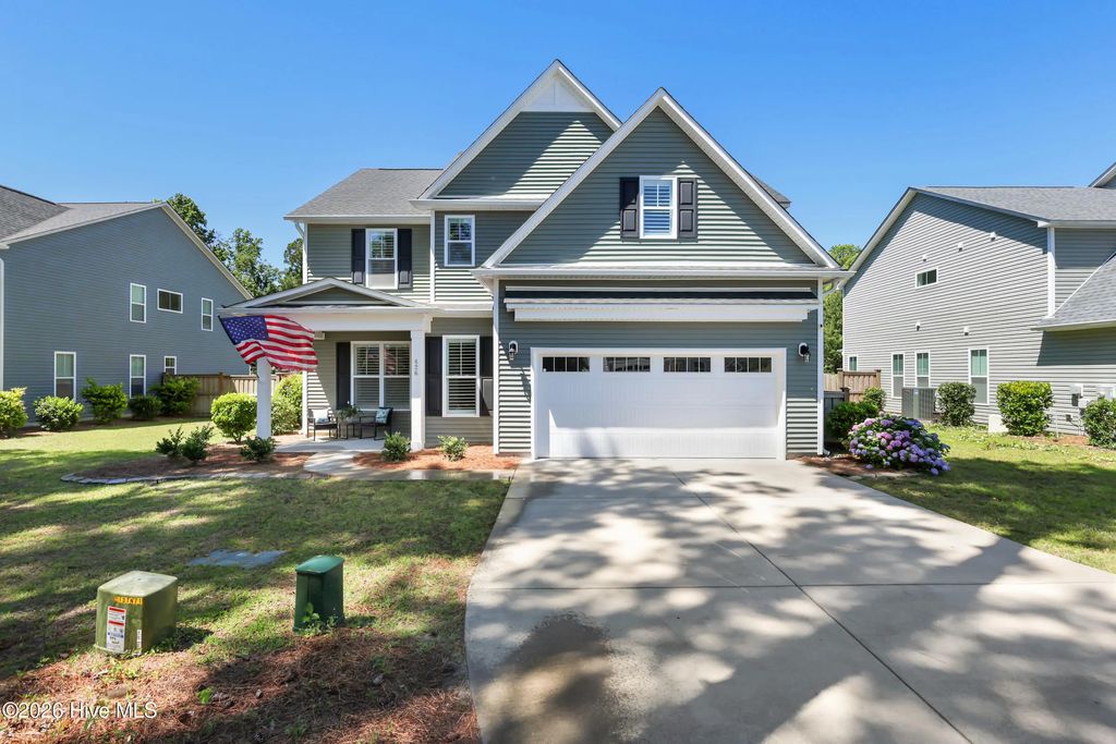 426 Grandview Drive, Hampstead