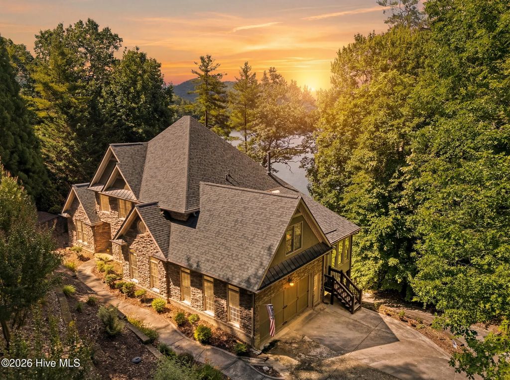 382 Lake Shore Drive, Topton
