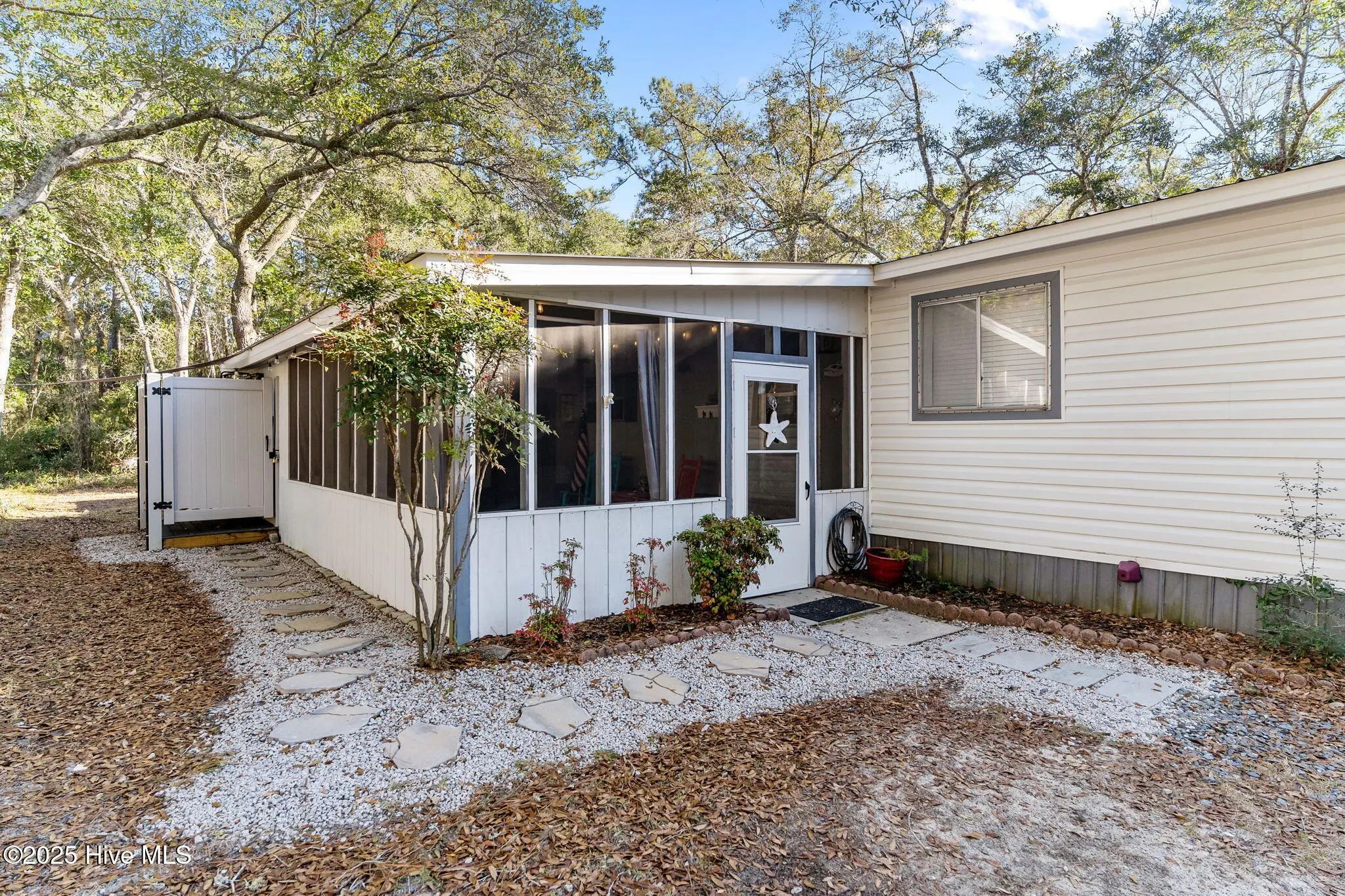 220 Ne 68th Street, Oak Island