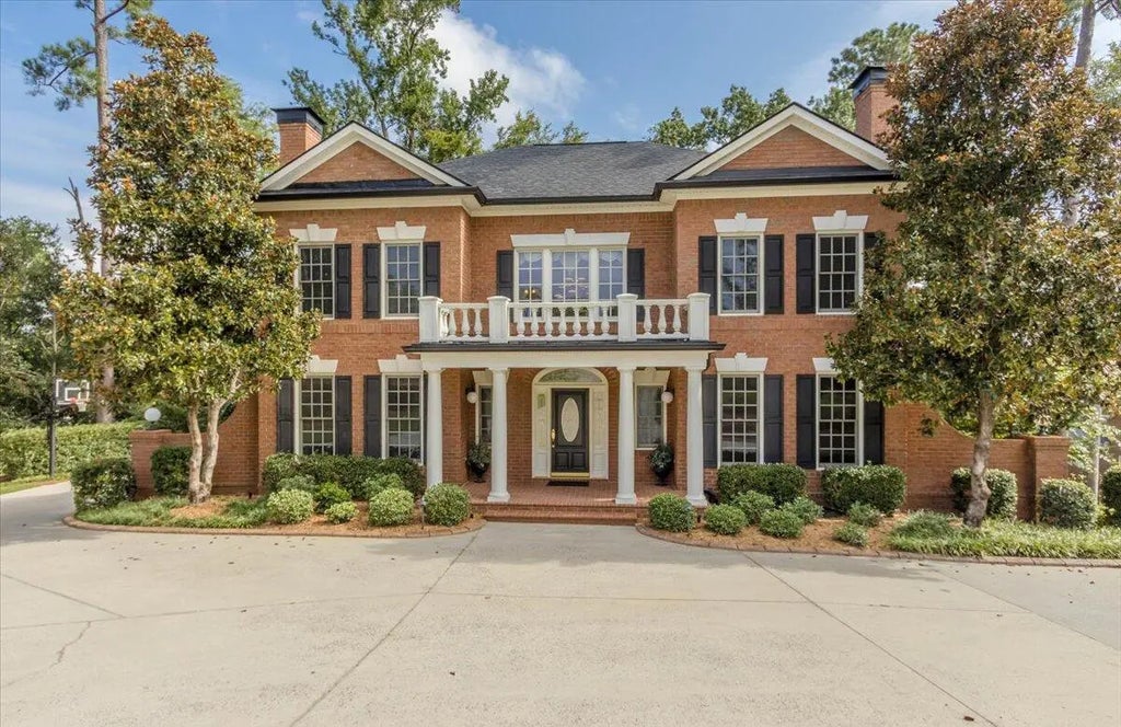 3750 Roscommon South, Martinez