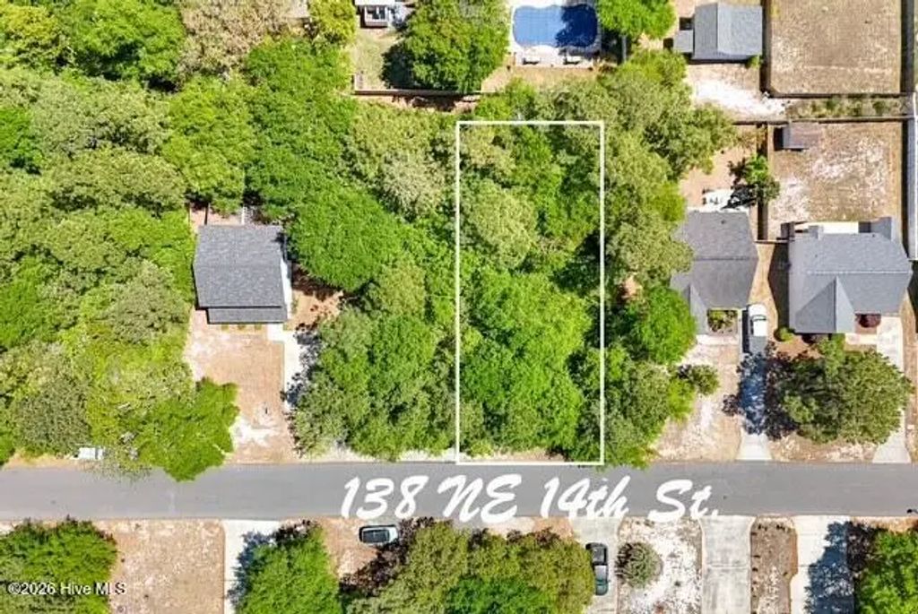 138 Ne 14th Street, Oak Island