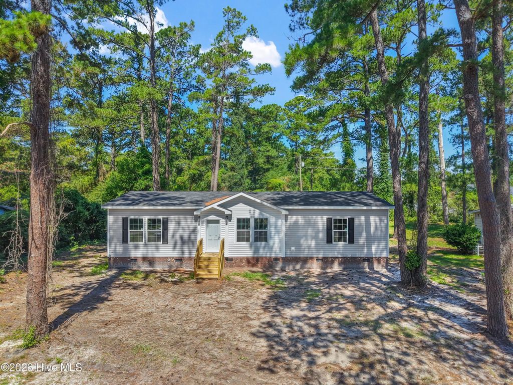 1869 Mission Hills Drive, Wilmington