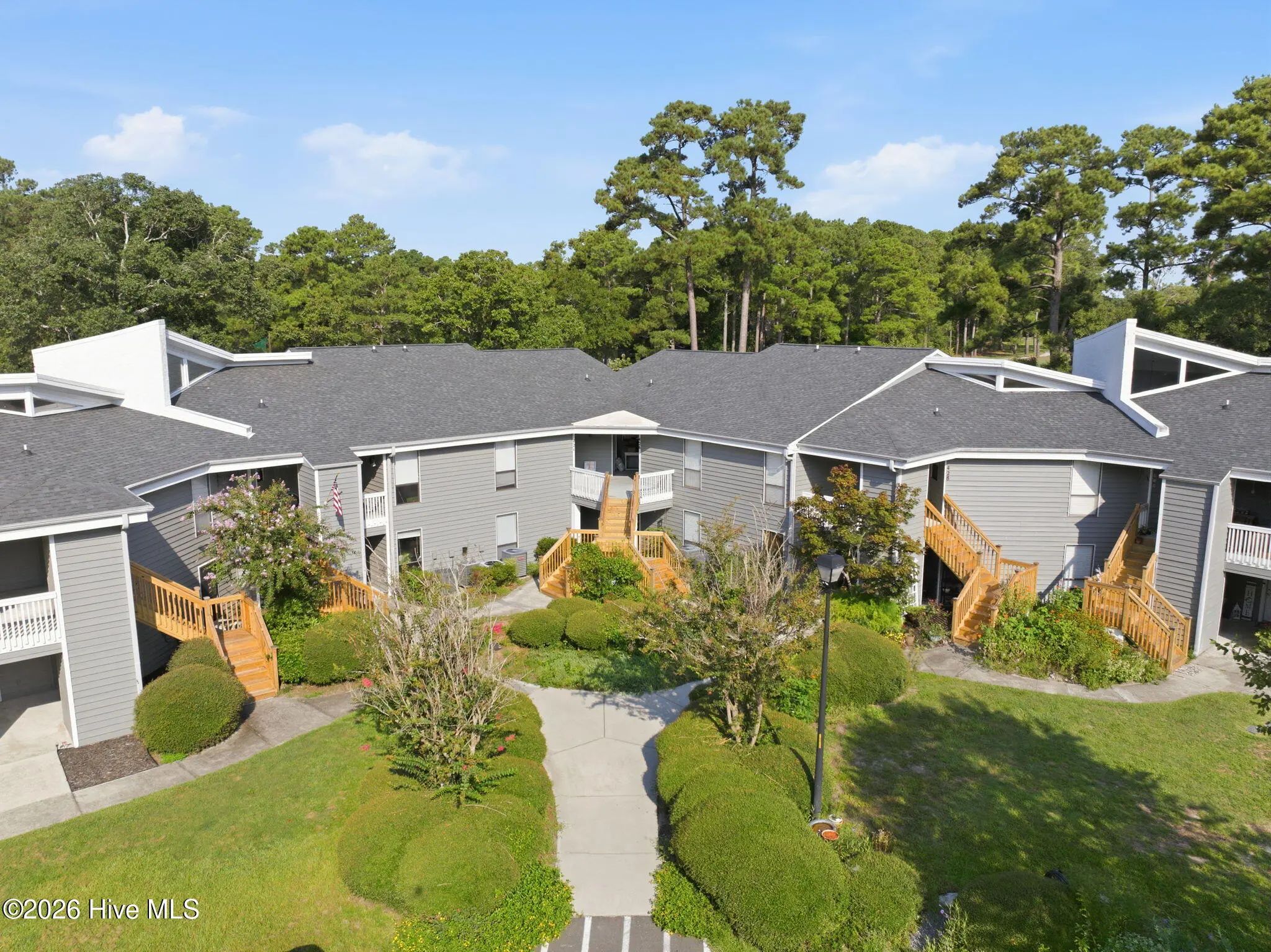 728 Azalea Drive 423, Hampstead