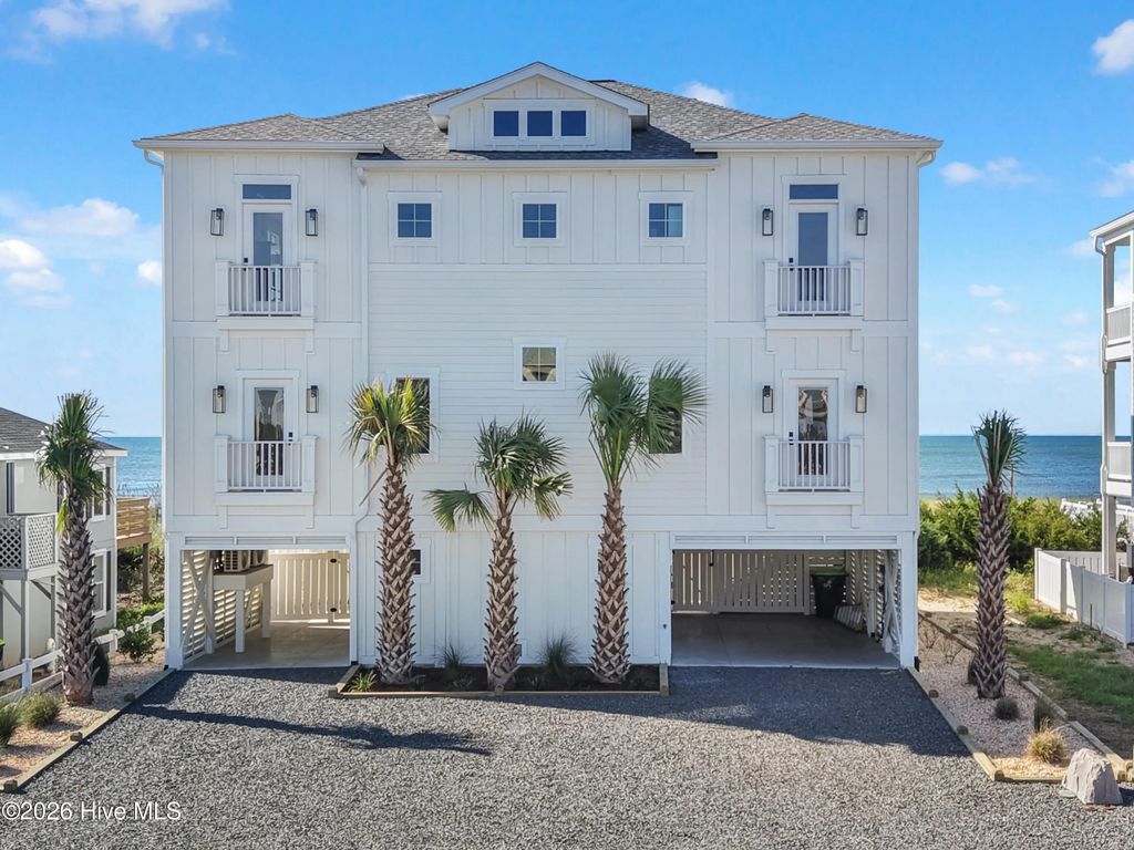 105 Ocean Boulevard W, Holden Beach