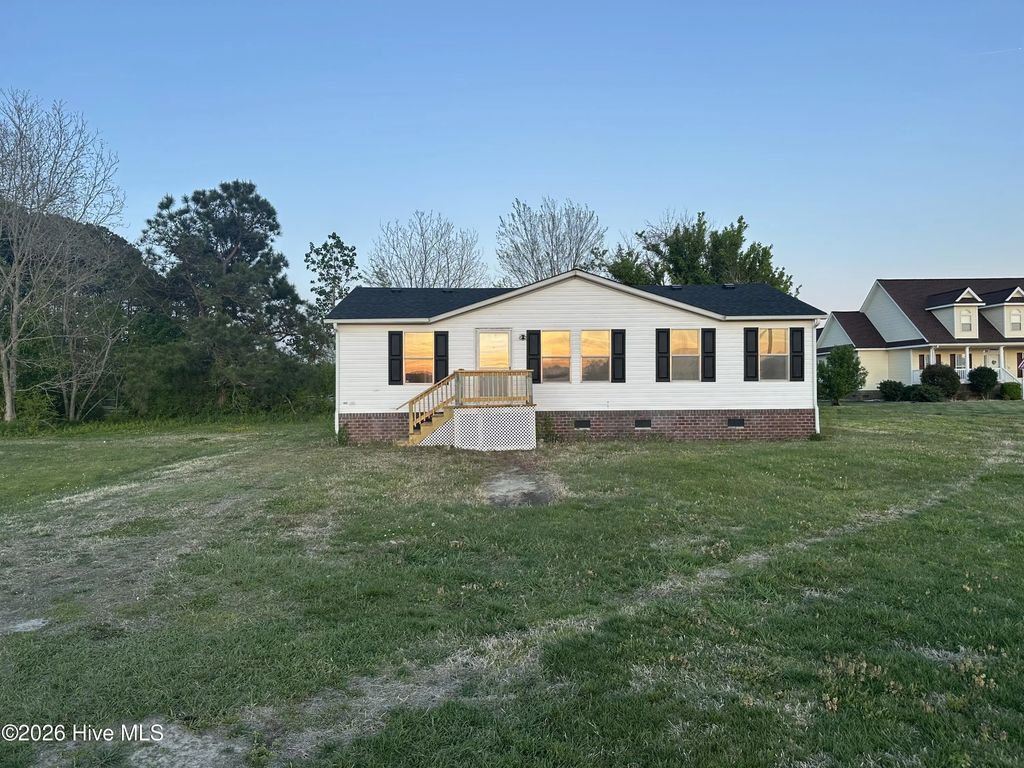 297 Old Swamp Road, South Mills