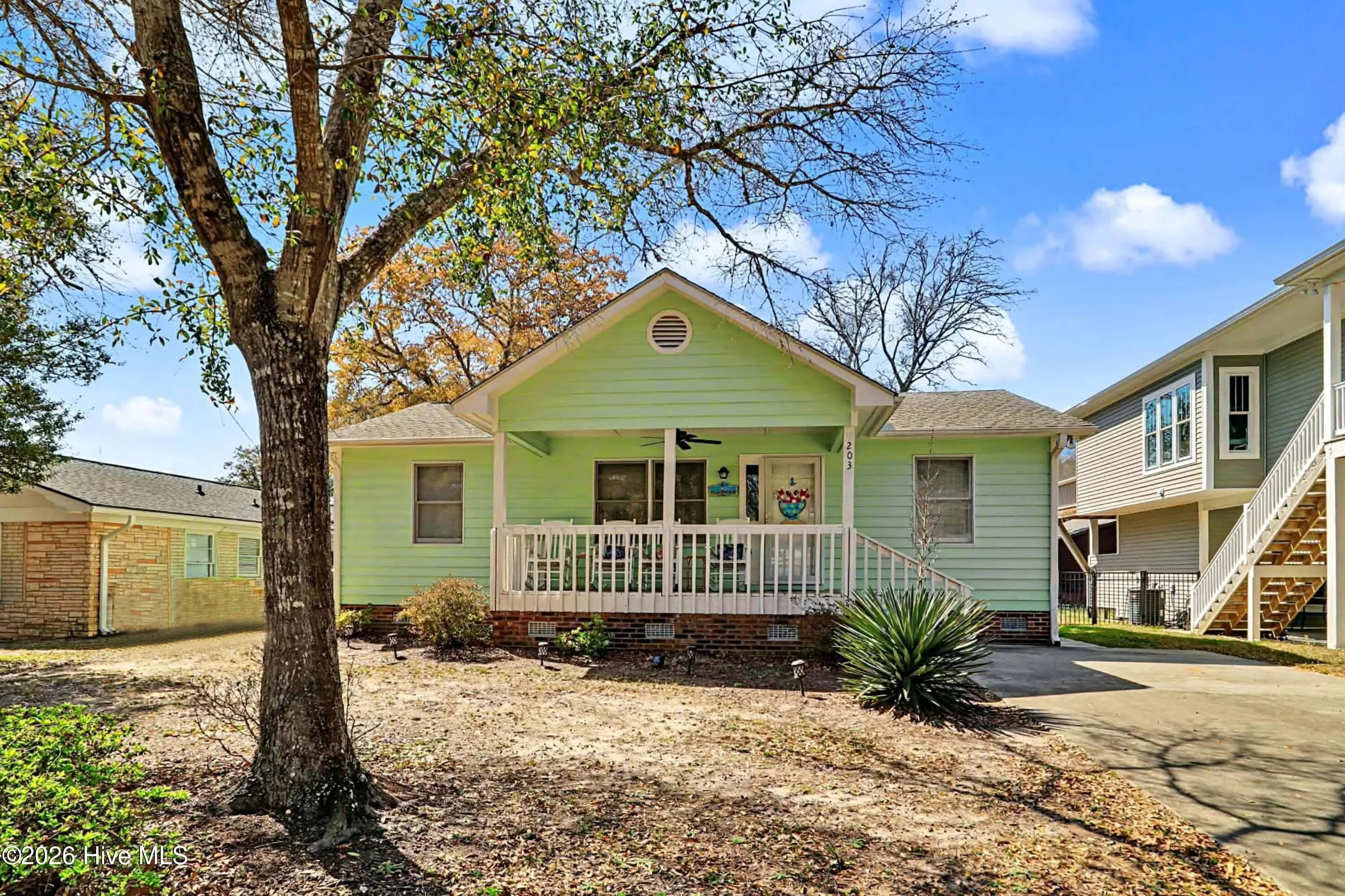 203 Ne 59th Street, Oak Island