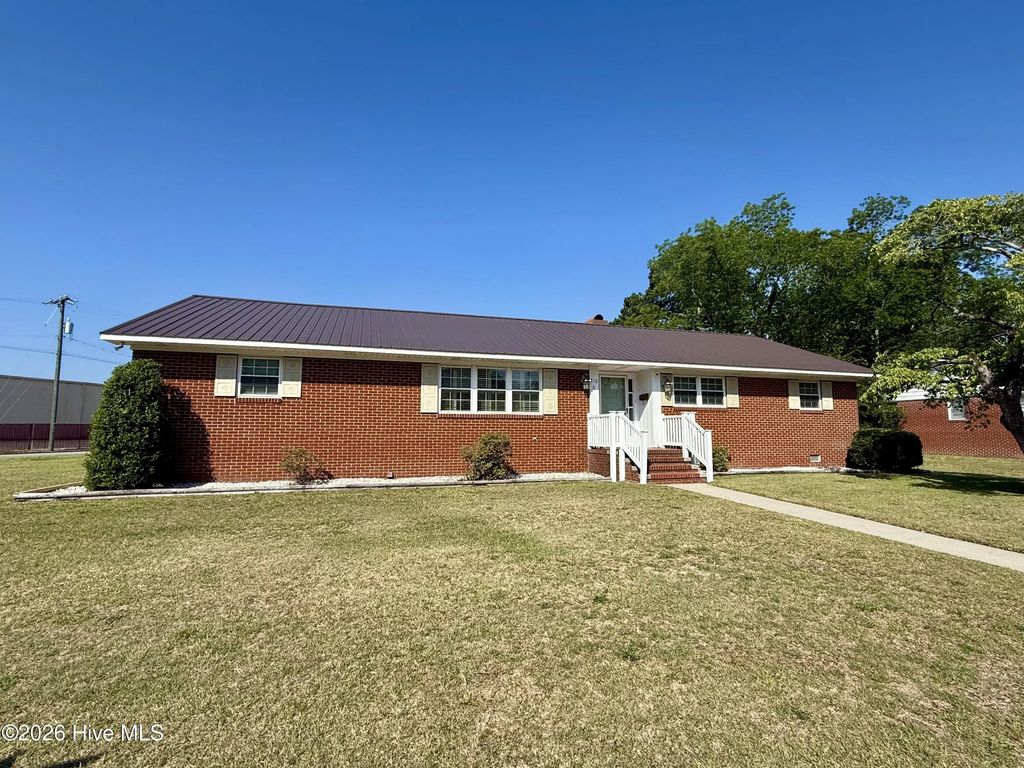 212 Sunset Drive, Williamston