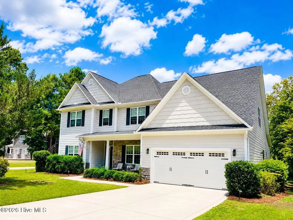 955 Grandview Drive, Hampstead