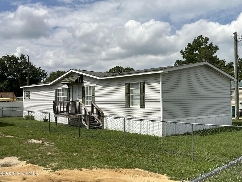 77 Maple Avenue, White Lake