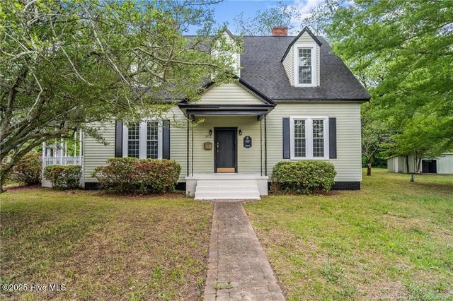 301 W Central Street, Maxton