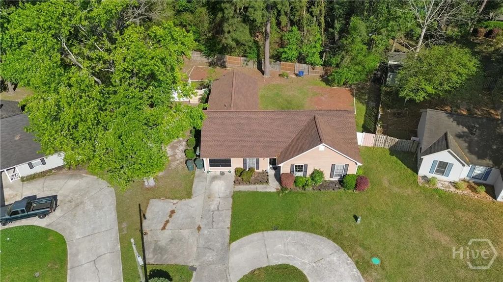 6 N Nicholson Circle, Savannah