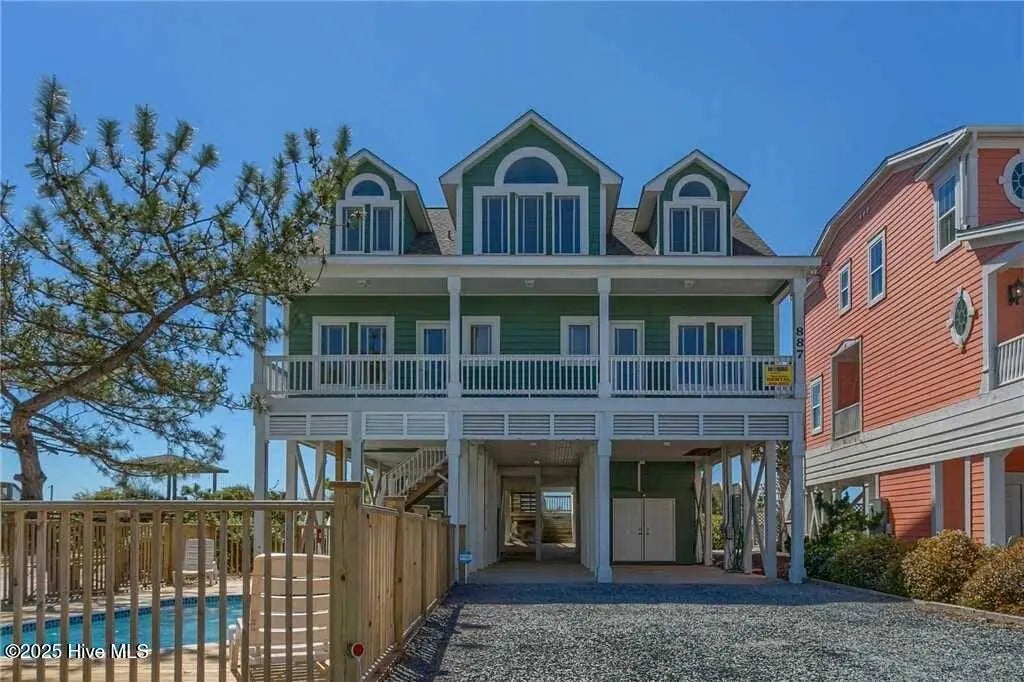 887 Ocean Boulevard W, Holden Beach