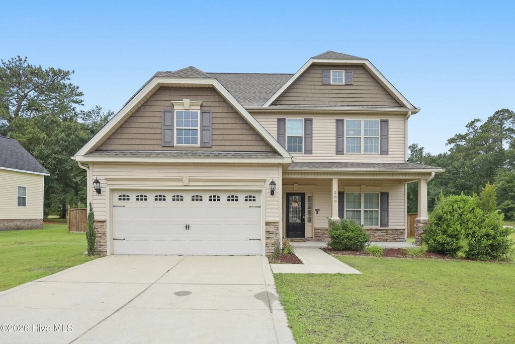 200 Wedgefield Circle, Maple Hill