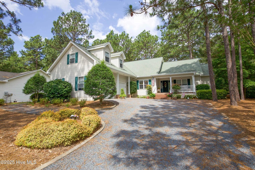 957 Blackeyed Susan Place, Vass