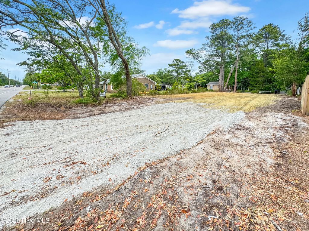 110 Dow Road N, Carolina Beach