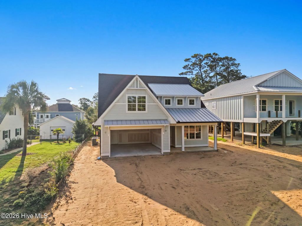 312 Ne 58th Street, Oak Island