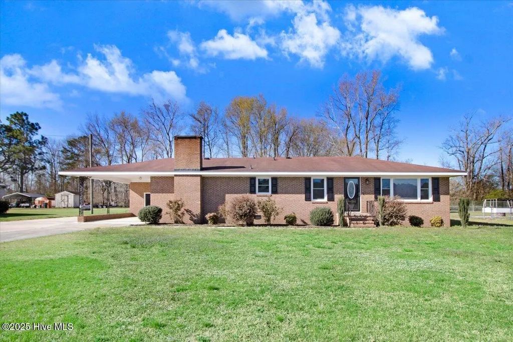 1676 Tommys Road, Goldsboro