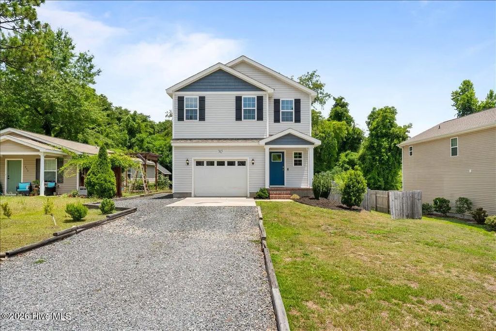 745 W Illinois Avenue, Southern Pines