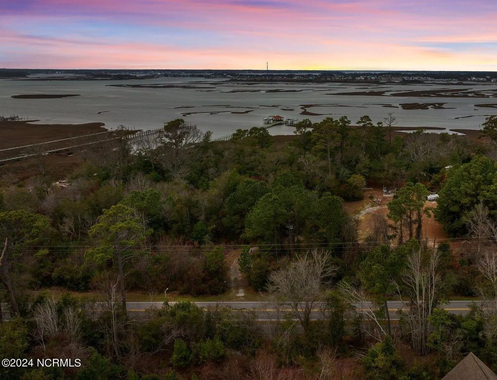 10022 Coast Guard Road, Emerald Isle