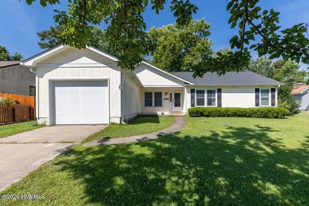 2039 Hunters Ridge Drive, Midway Park