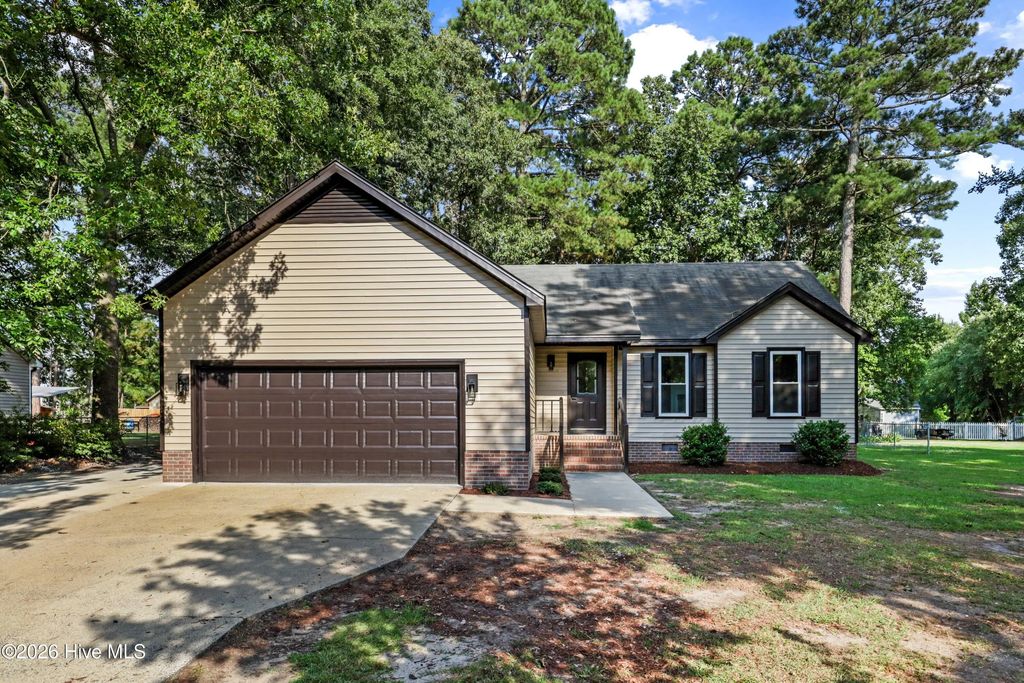 202 N Pointe Drive, Goldsboro