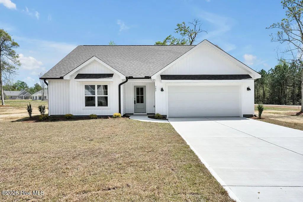 404 Alice Lane, Burgaw