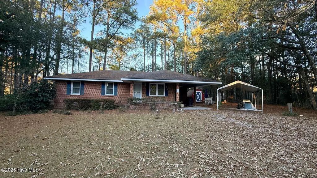 160 Pinewood Drive, Arapahoe