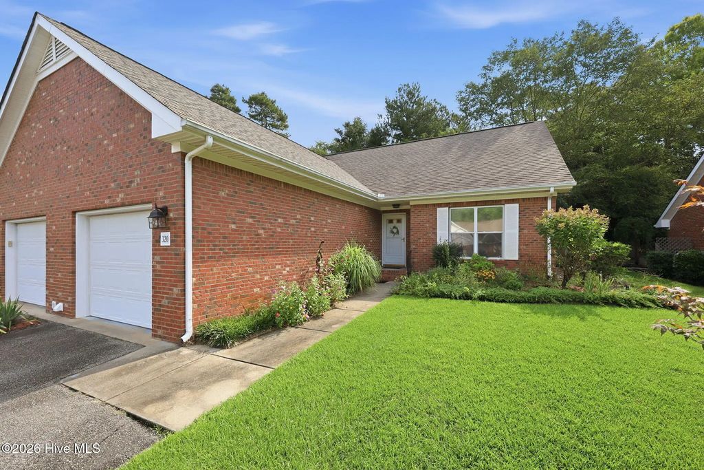 320 Hiscott Lane 320, Pinehurst