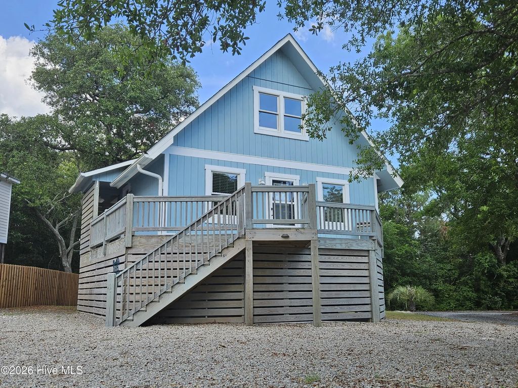 116 Sw 22nd Street, Oak Island