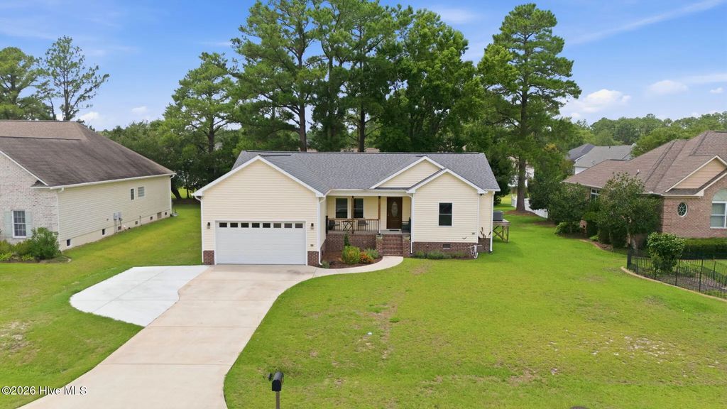 907 Sea Holly Court, New Bern