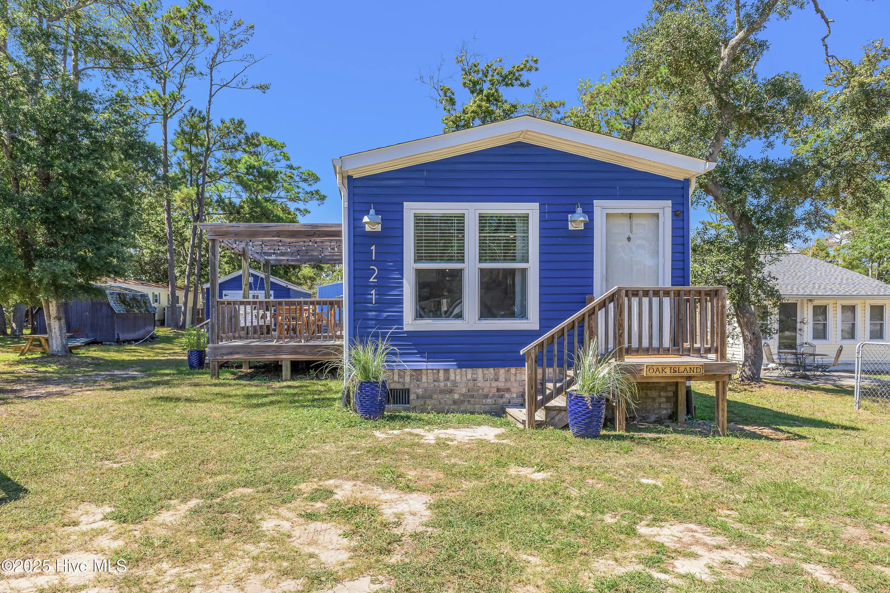 121 Ne 78th Street, Oak Island