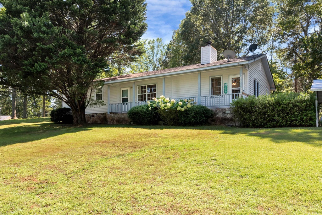 303 Jennys Cove Road, 