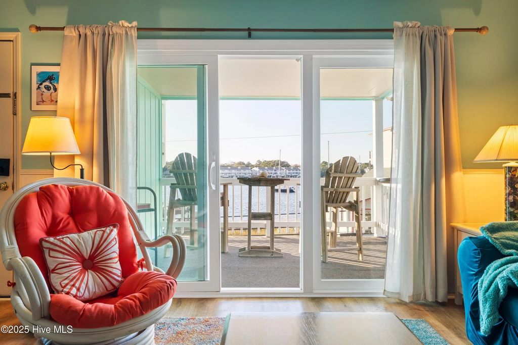 1008 Canal Drive Apt 2a, Carolina Beach