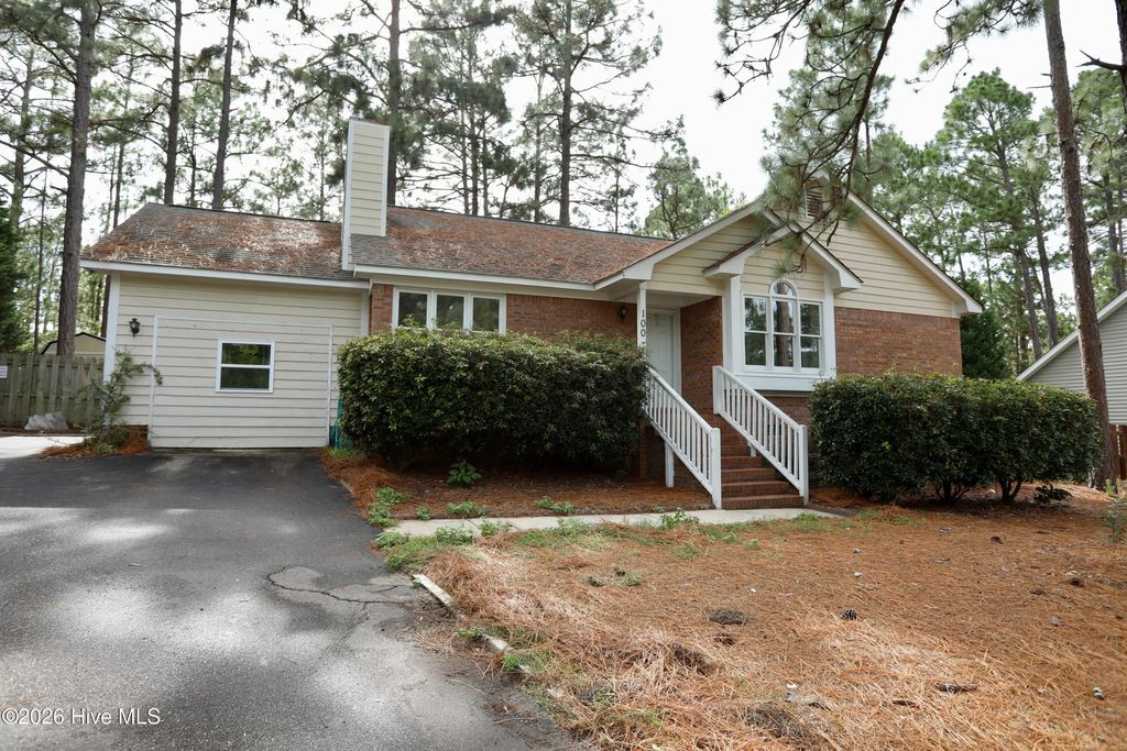 100 Sawmill Road E, Pinehurst
