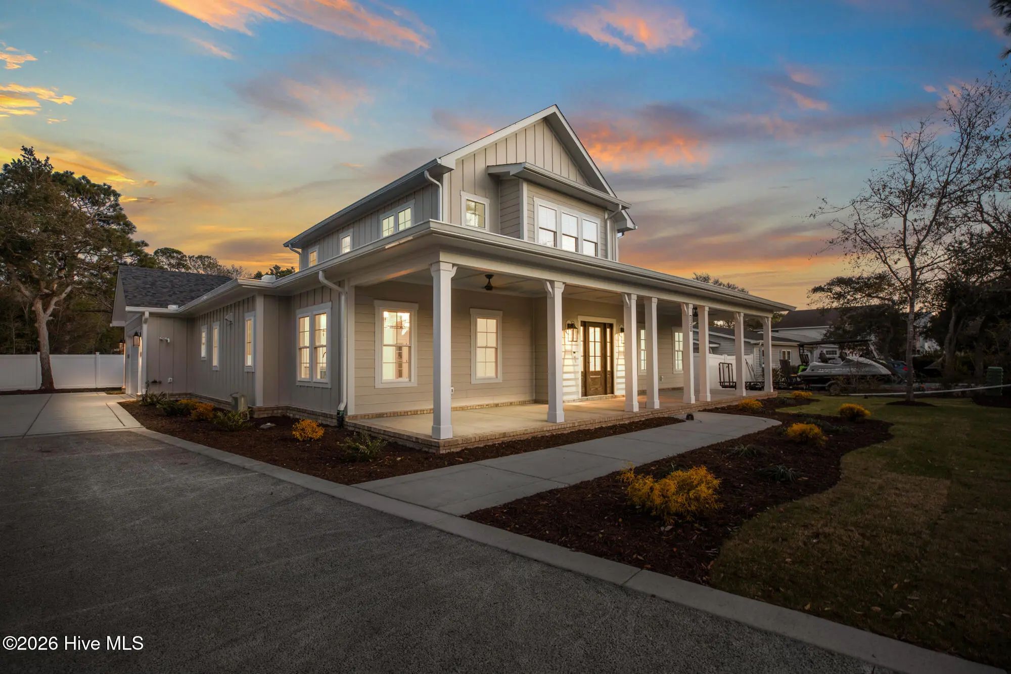120 Ne 17th Street, Oak Island