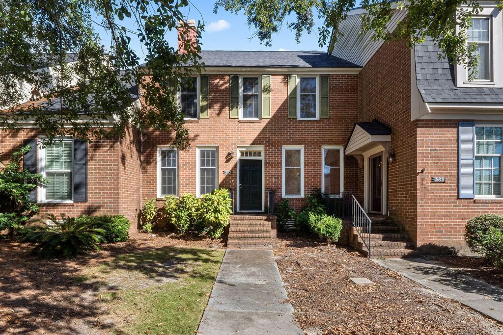 385 Folkstone Circle, Richmond