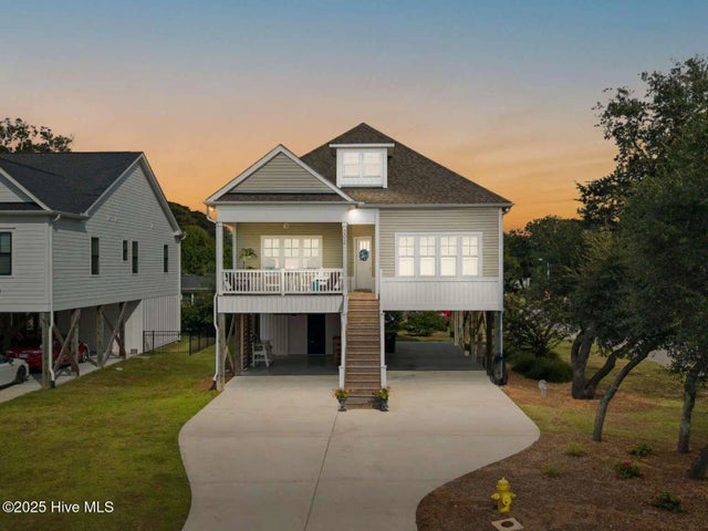 202 Ne 64th Street, Oak Island