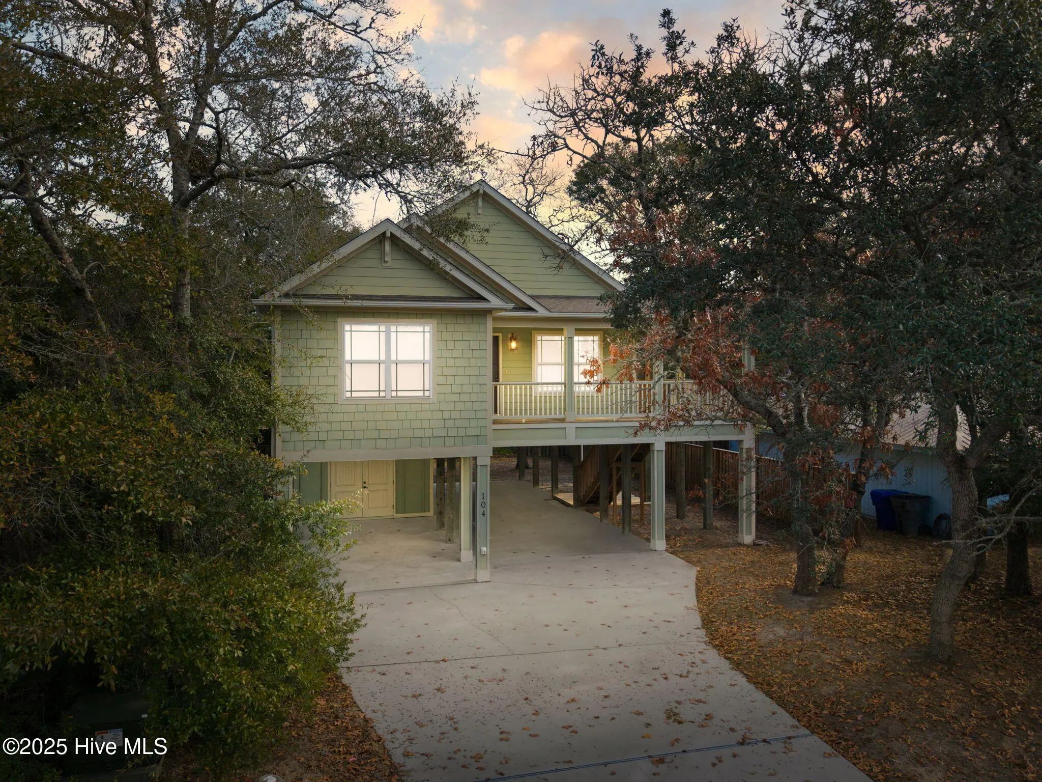 104 Ne 26th Street, Oak Island