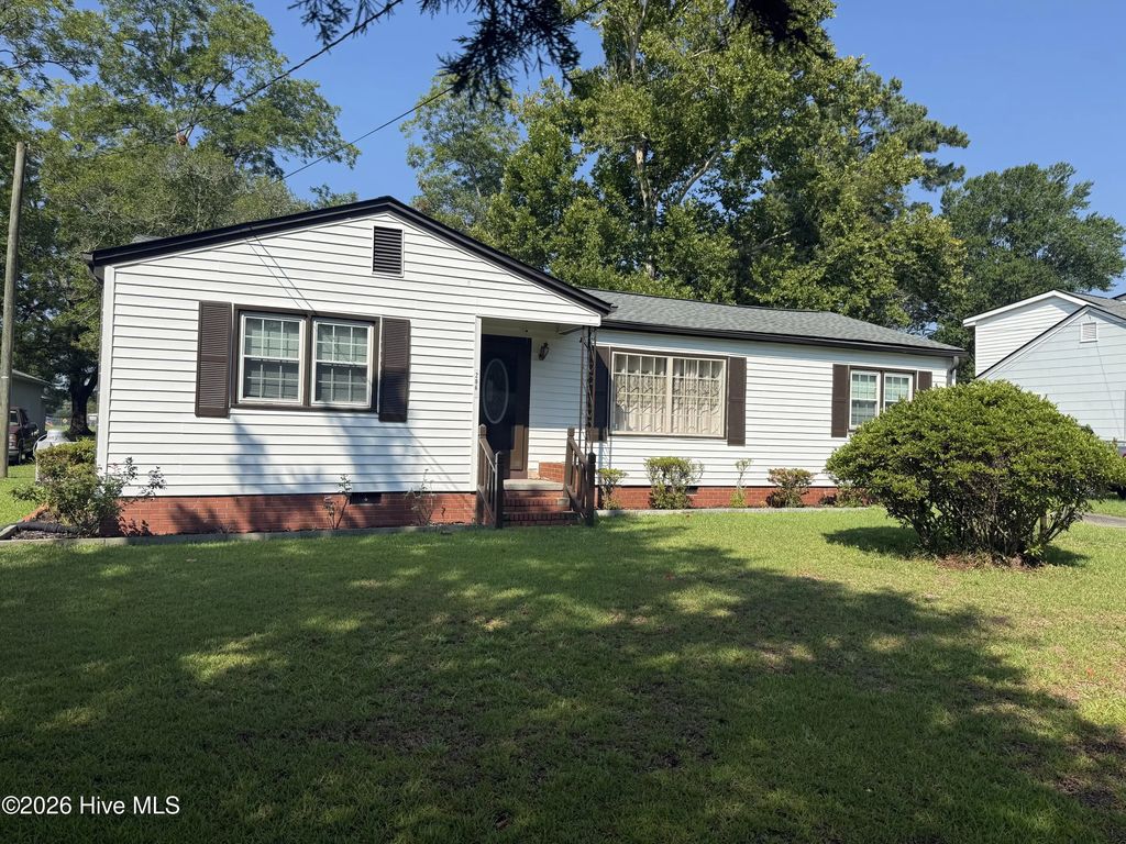 206 Sunset Drive, Williamston