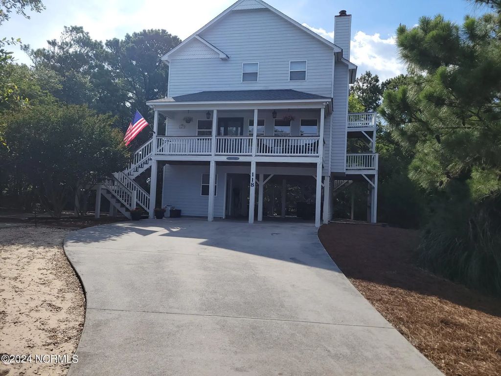 118 Wyndward Court, Emerald Isle